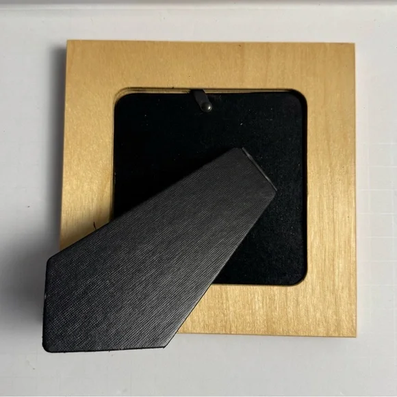 Natural wood picture frame 6 x 6 and picture is 3.5 x 3.5 - Picture 7 of 8